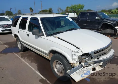 1996 Chevrolet Blazer from USA, damaged, VIN 1GNDT13W5T2163712